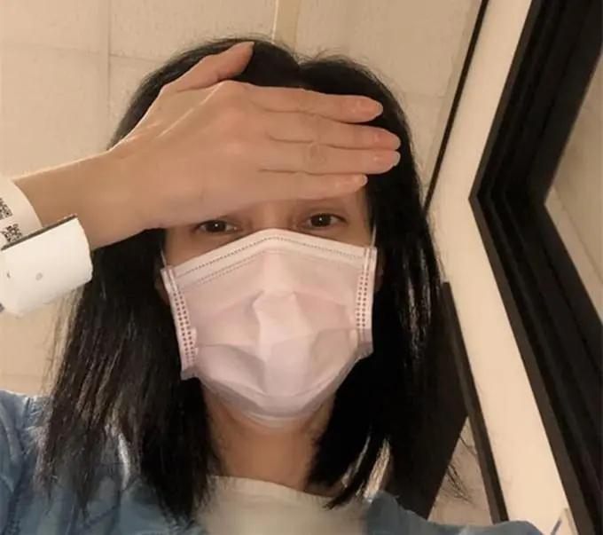 郑艳丽旧病复发再度入院 感谢老母亲照顾 48岁无儿无女仍单身