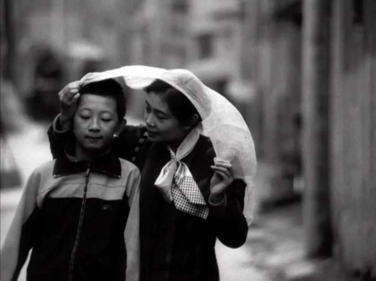 張元1991年的作品《媽媽》被視為中國獨立電影的起點。《媽媽》的問世過程，可以看...