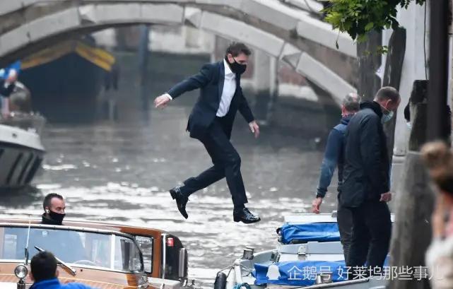 阿汤哥排练水上跳跃特技犹如小伙子 谁敢相信他已经58岁?