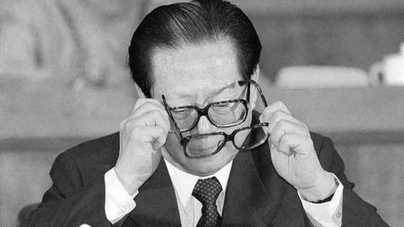 怪不得!江澤民整容後 嘴巴閉起來很費勁... 1 怪不得!江澤民整容後 嘴巴閉起來很費勁...