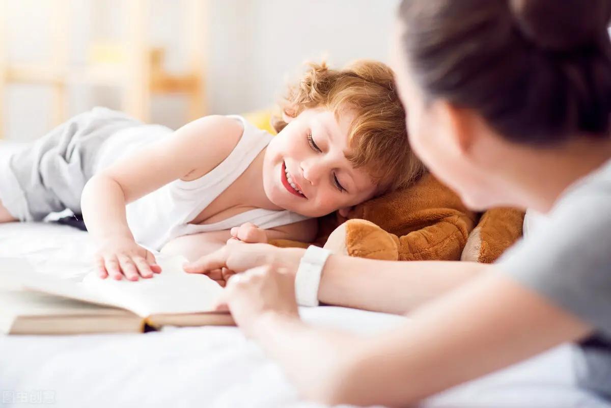 孩子睡前一小時 父母陪著做這四件事 再調皮的孩子也會變自律