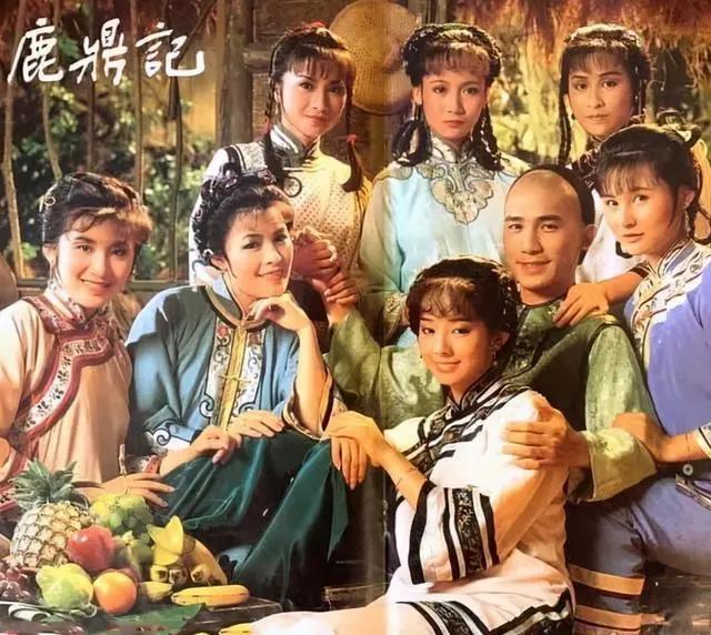 梁朝伟毛舜筠吴君如36年再同框 嘟嘴搞怪再现经典韦小宝
