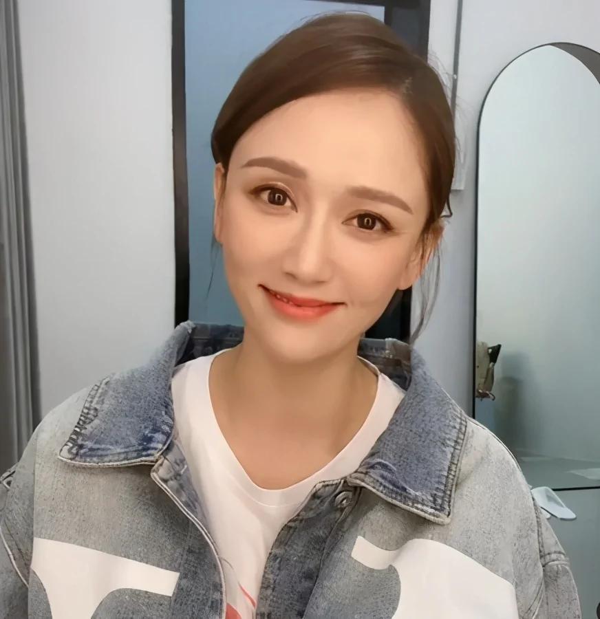 陈乔恩携富二代男友返台 晒亲友逗趣照