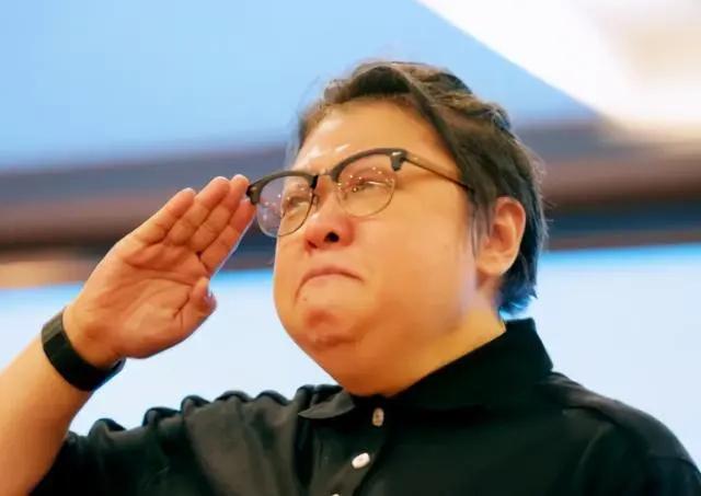 韩红发文给好友报平安 承认做义诊时病倒住院 已经康复瘦了下来