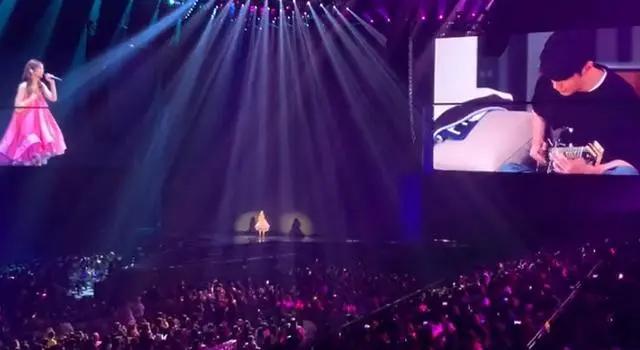 时隔228天没见面 杨丞琳李荣浩演唱会惊喜合体 隔空深情对望
