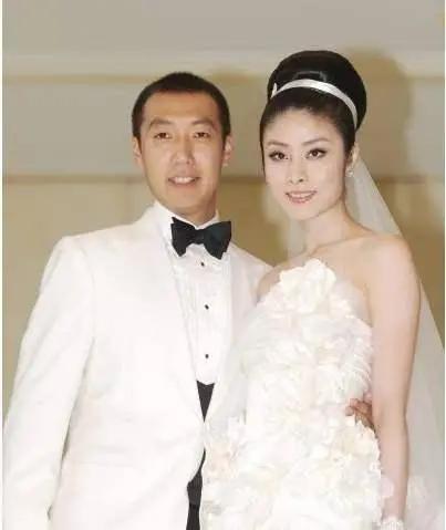 “气质天后”陈慧琳现身商场贵气十足 老公还是相恋16年的初恋