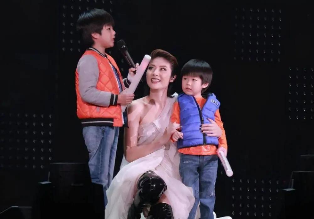 “气质天后”陈慧琳现身商场贵气十足 老公还是相恋16年的初恋