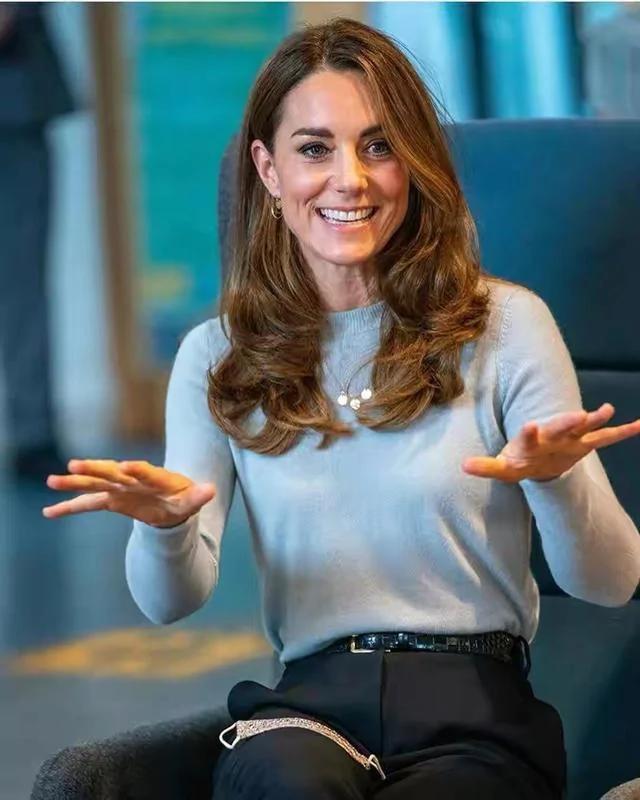 幸福妈妈的甜蜜日常!“星爵”娇妻戴新耳环示爱老公和女儿