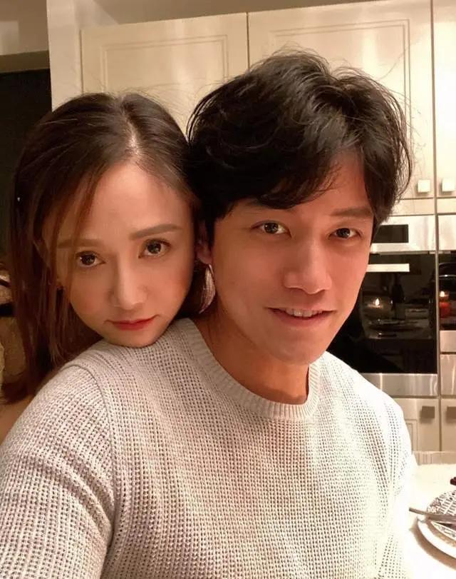 陈乔恩带男友看演出 台下亲密合影 艾伦来台湾两个月仍不舍离开