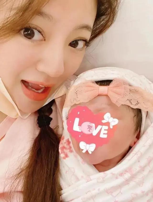 陈乔恩探望安以轩二胎女儿 透露宝宝颜值超高 甚至比亲妈还美