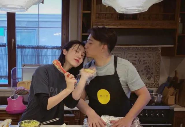 黄磊深夜为孙莉做宵夜 老夫老妻小日子充满仪式感