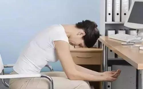 为什么年轻人也容易膝盖疼?提醒:这3件伤膝盖的事 要绕着走