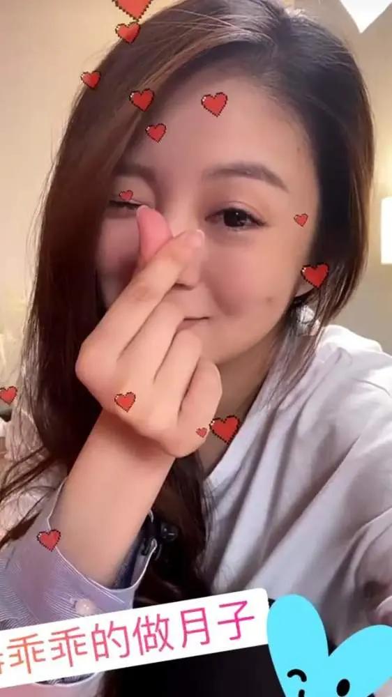 安以轩产后晒甜美自拍 比心眨眼卖萌 坐月子仍不忘化淡妆太精致