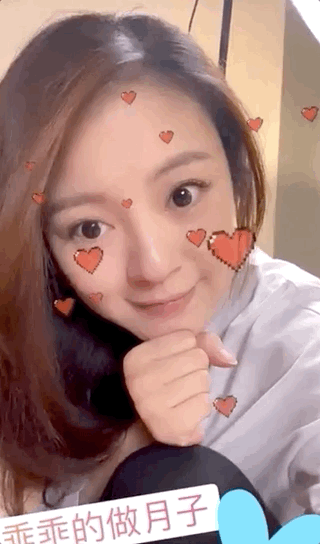 安以轩产后晒甜美自拍 比心眨眼卖萌 坐月子仍不忘化淡妆太精致