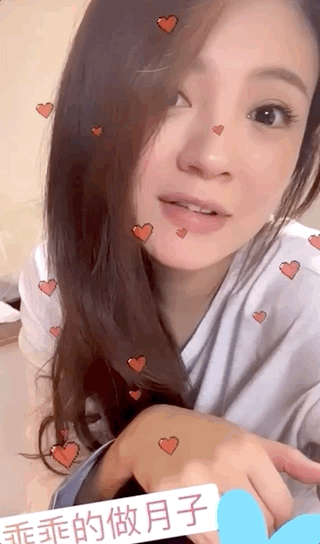 安以轩产后晒甜美自拍 比心眨眼卖萌 坐月子仍不忘化淡妆太精致