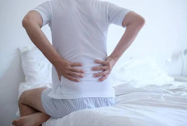 尿酸升高时 身体会出现4种情况 避免“痛风”找上 及时干预