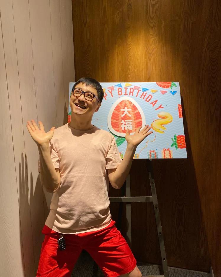 庾澄庆晒搞怪近照 为2岁小儿子庆生 透露宝宝小名“大福”
