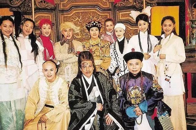林心如旧照曝光 饮水机前过生日
