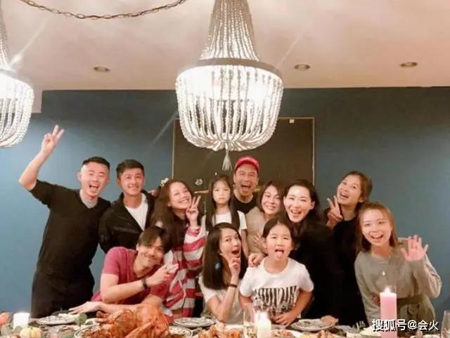 舒淇与冯德伦罕同框 亲密合照力破婚变传闻