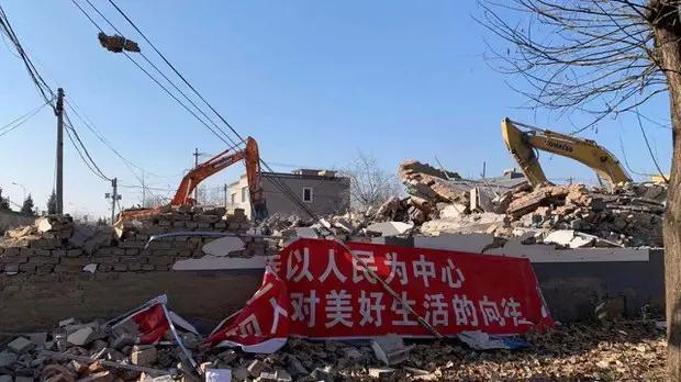 北京小湯山強拆事件發酵： 黑衣人進駐半月 居民求助無門