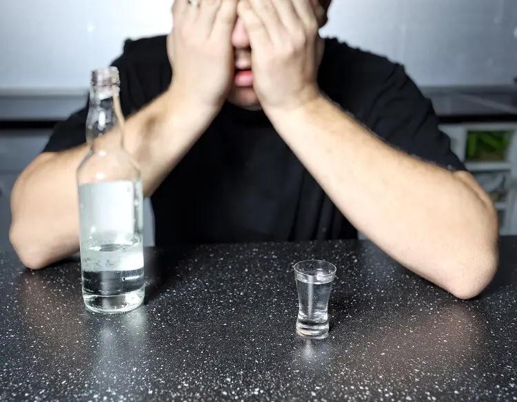 再次勸告：長期喝酒的人 若身體出現3種現象 你得考慮戒酒了