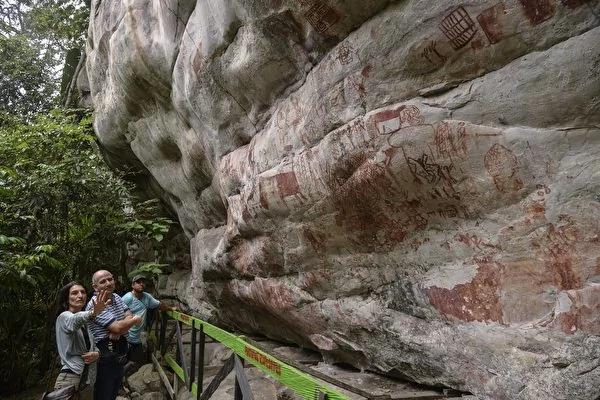 距今超萬年 巨型史前岩畫驚現亞馬遜雨林