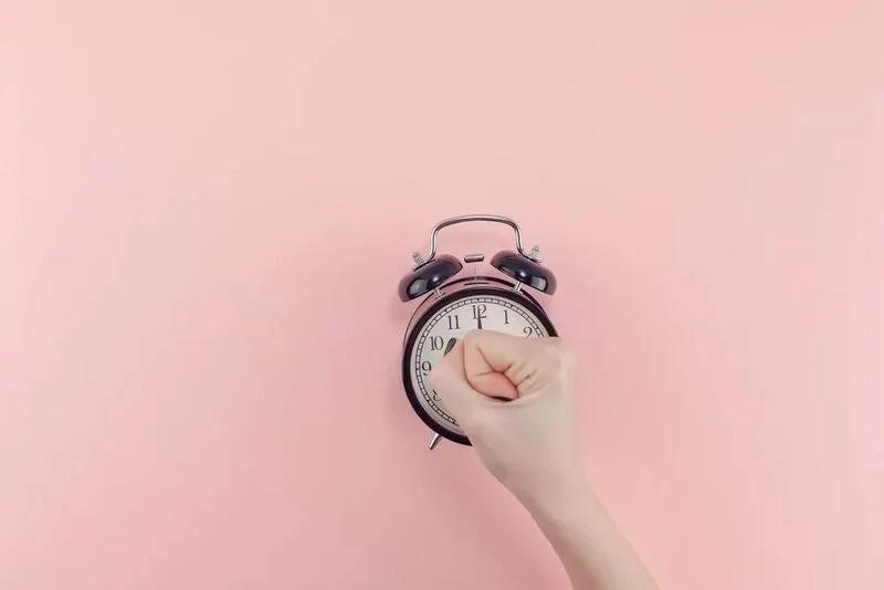 睡眠专家:闹钟铃声选错了 可能扰乱你的内分泌