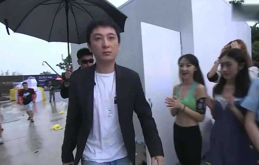 王思聪拖欠80万奖金后续曝光:编剧被公司威胁 还遭对方拉黑