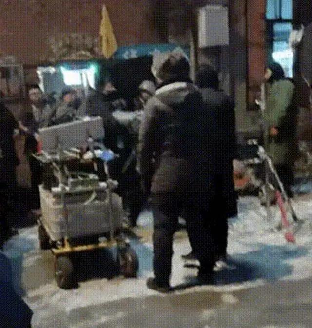 《撒野》剧组人员被曝殴打民众 威胁“曝光就剁成肉酱”