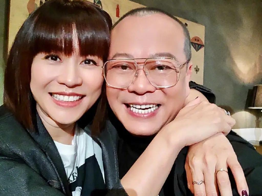 50岁宣萱搭档欧阳震华上节目 大赞对方说真心话 不像其他前辈