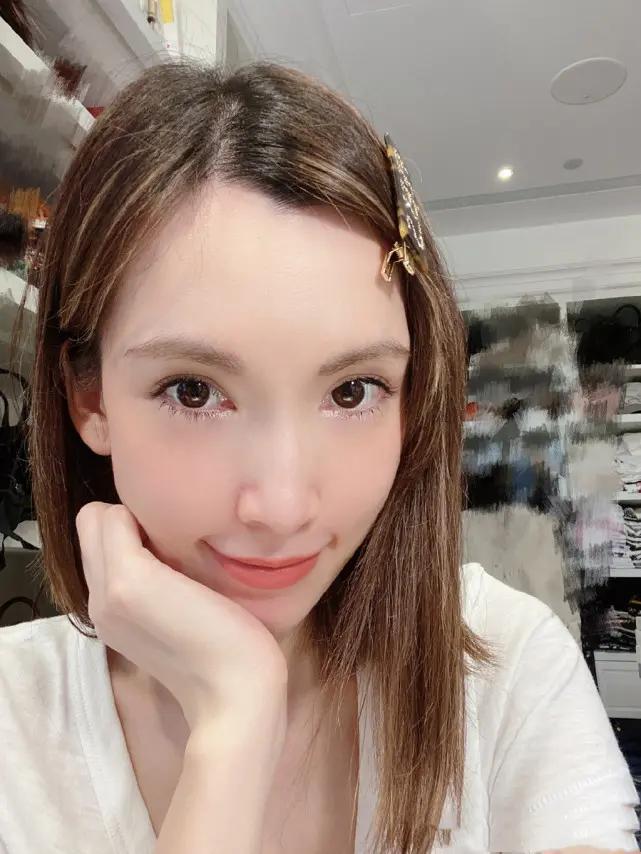 陈若仪晒全家福庆36岁生日 被老公儿子围绕幸福得像小女生