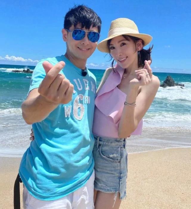 陈若仪晒全家福庆36岁生日 被老公儿子围绕幸福得像小女生