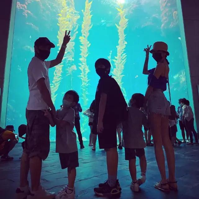 陈若仪晒全家福庆36岁生日 被老公儿子围绕幸福得像小女生
