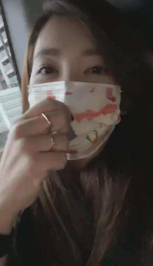被求婚成功?梁静茹公开恋情后左手戴钻戒 自称要给未来的自己勇气
