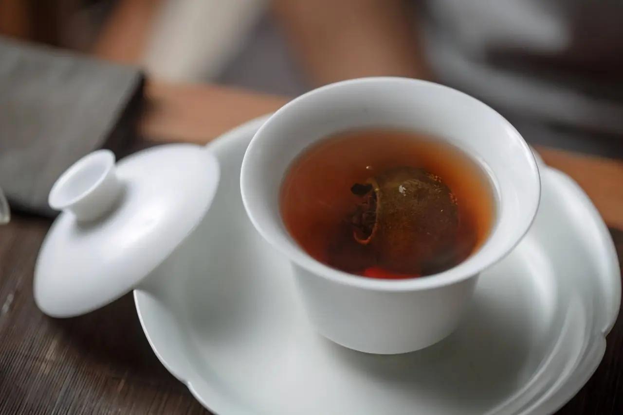 比起隔夜茶 喝这种茶水更容易危害身体 赶紧提醒身边喝茶人