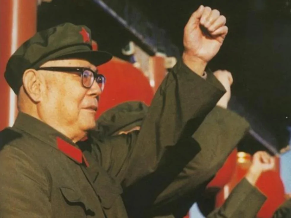 毛泽东“文革”初期在军内的部署与叶剑英的崛起