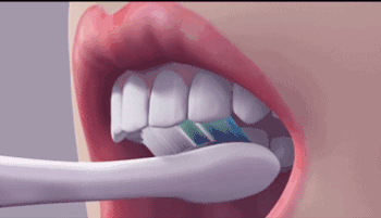 Đánh răng ít nhất 2 lần mỗi ngày để ngăn ngừa hôi miệng bạn nhé!
