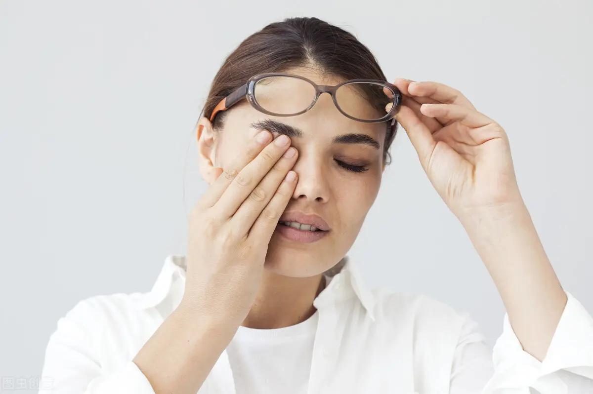 眼肌麻痹怎么治疗最快（痛性眼肌麻痹的出现，多与这些因素有关，得积极治疗） | 说明书网