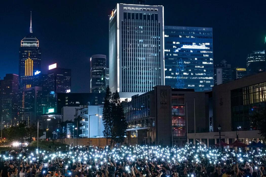 2019年，香港學生在人民解放軍的一棟建築附近進行抗議活動。