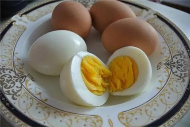 每天早上一個水煮蛋，今天才發現用錯了方法！很多人不知道！