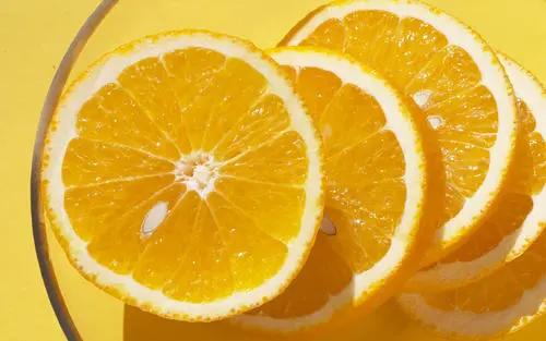 橘子竟也會導致口臭！吃完這八種食物，一定要記得漱口