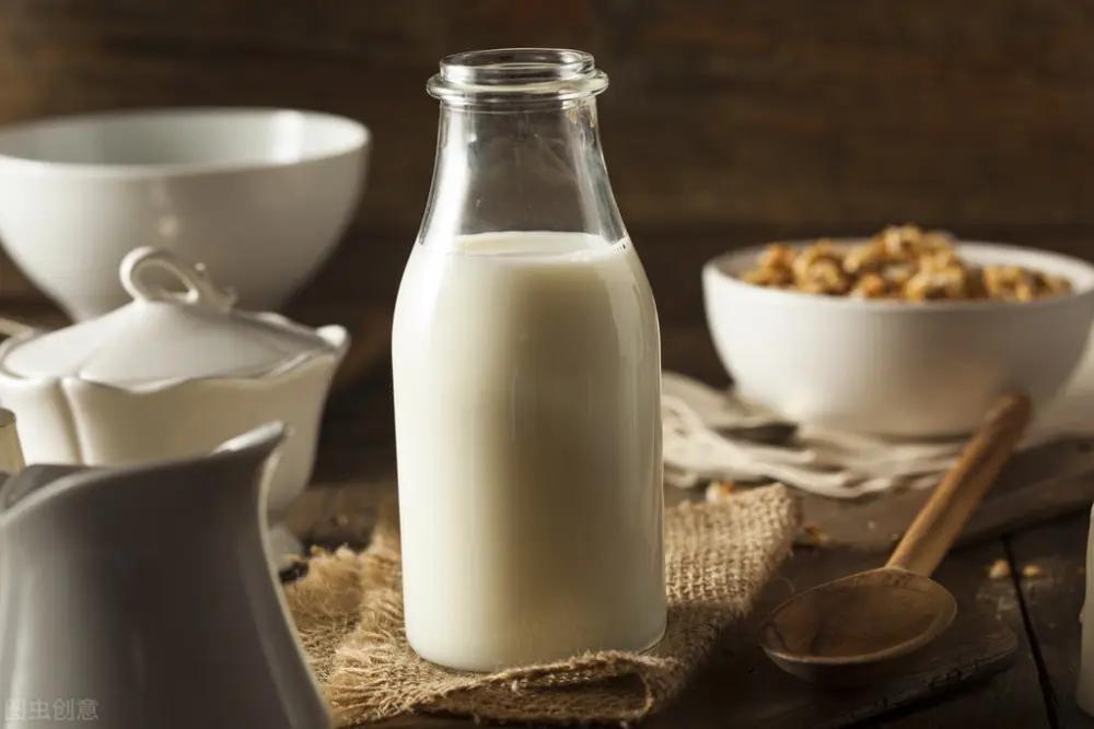 每天喝牛奶能補鈣？清華教授：大錯特錯，真正補鈣的是這3件事