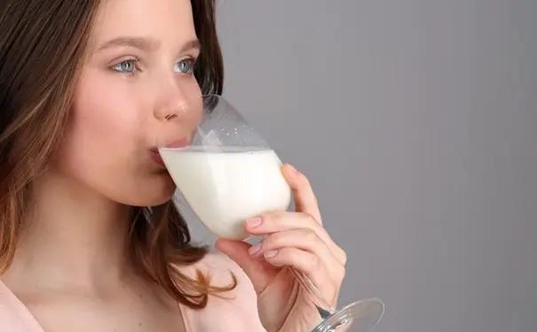 牛奶什麼時候喝最好？常喝牛奶有哪些好處？教授告訴你答案