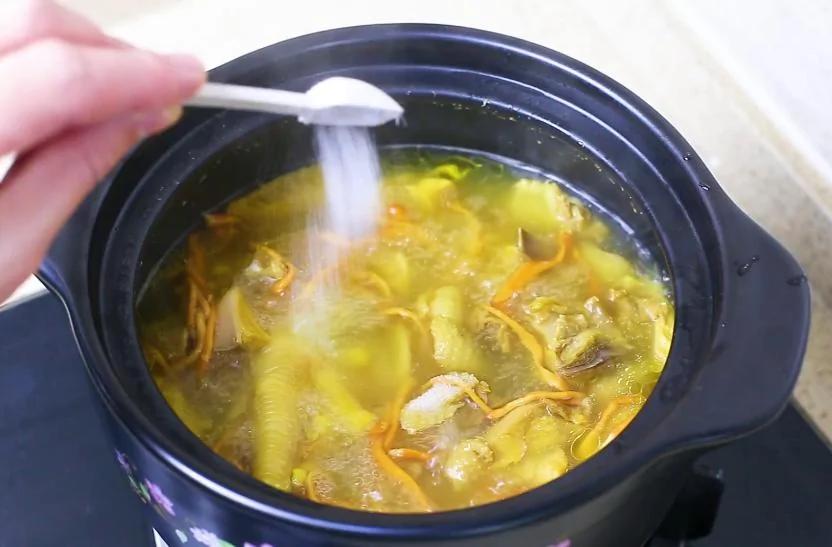 雞湯的正確做法，簡單3招燉出好喝的雞湯，雞肉不柴，湯鮮味美