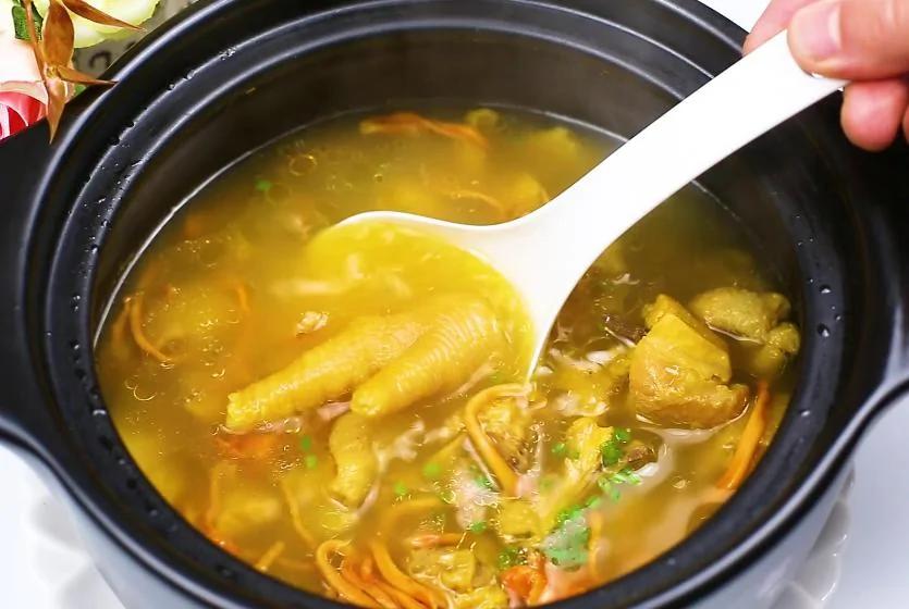 雞湯的正確做法，簡單3招燉出好喝的雞湯，雞肉不柴，湯鮮味美