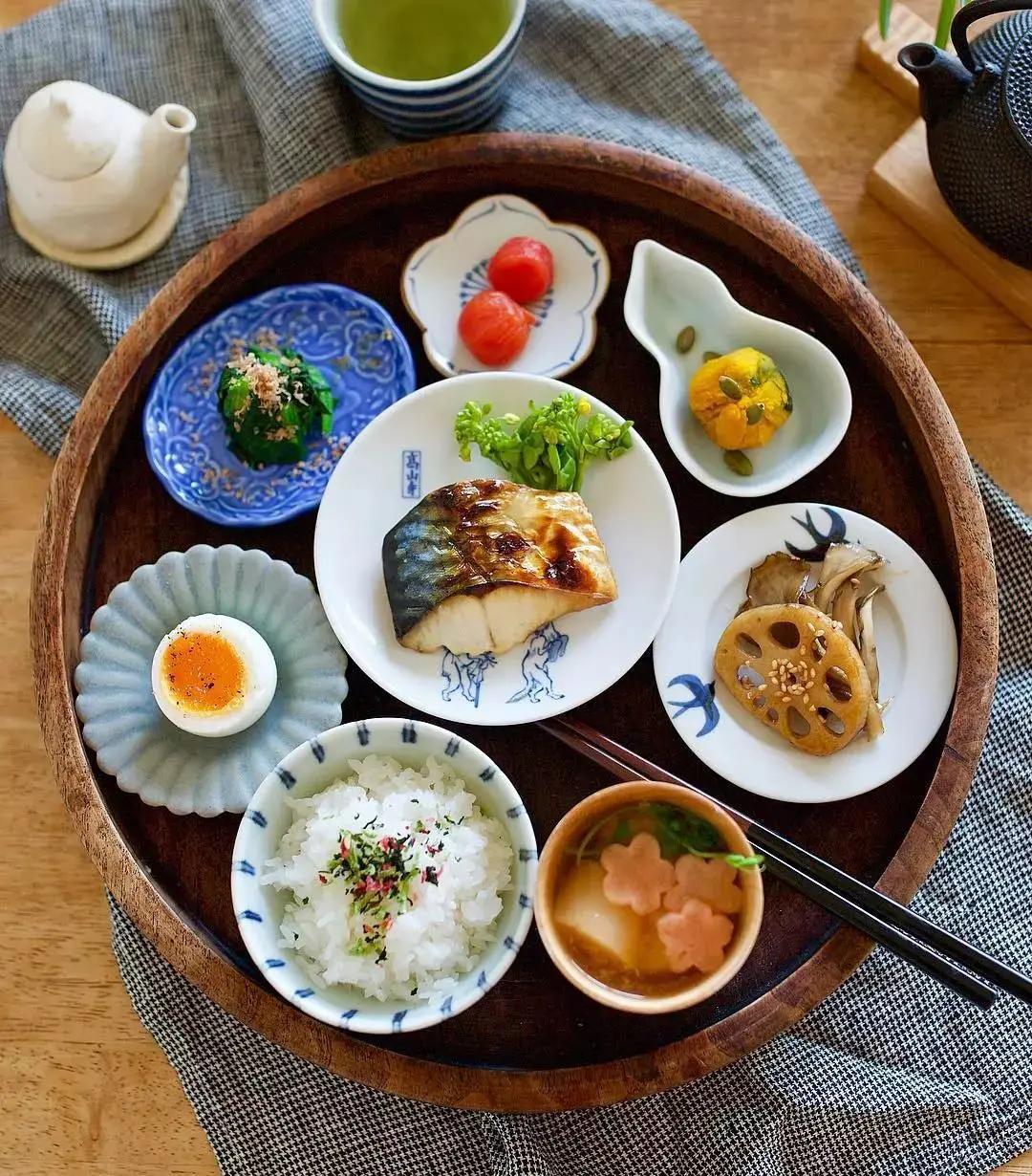 【一日三餐，一汁三菜】日本家庭的日常饮食,大米为主食，搭配一汁三菜的组合。 : 职人.com博客