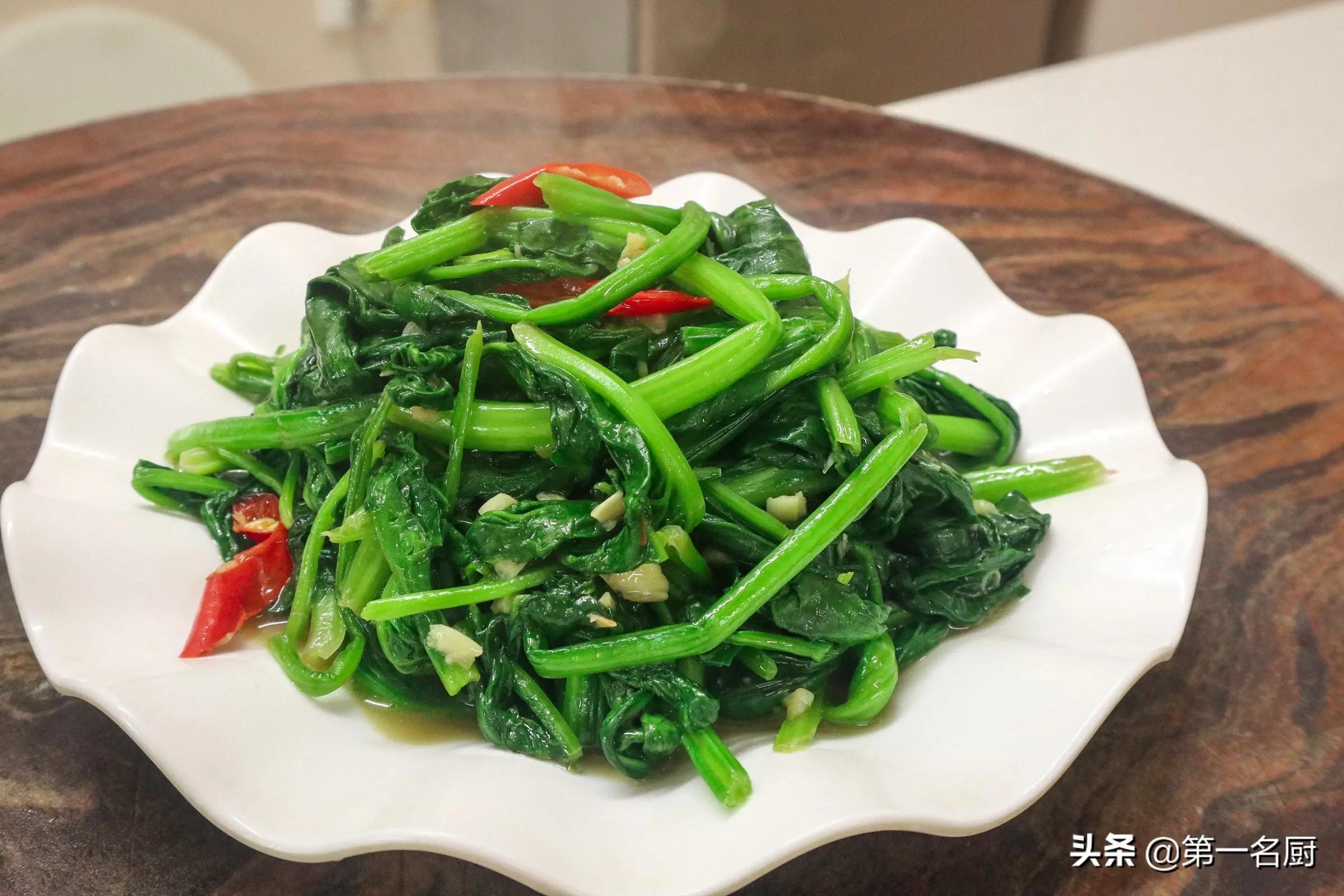 菠菜这样做，营养不流失，清凉、翠绿没涩味，适合夏季天热吃_干辣椒