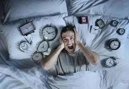 尿酸高的人，晚上睡覺會有5個」異常「，或占一個，或尿酸已「超標」