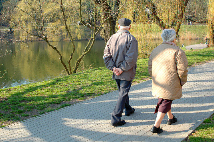 如果你喜歡走路鍛鍊，恭喜！研究證實：走路能延長老人的壽命