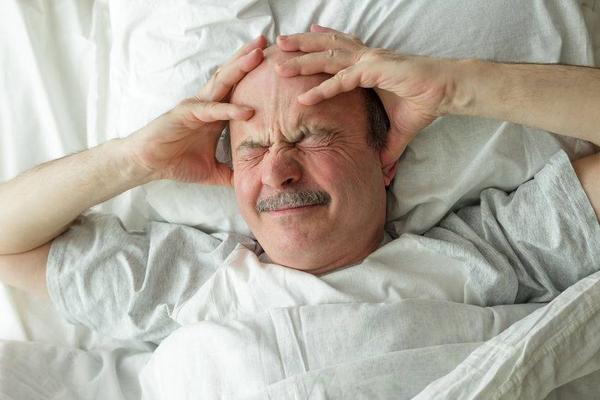 偏頭痛是怎麼回事？醫生提醒：這些是常見的症狀，早發現早治療
